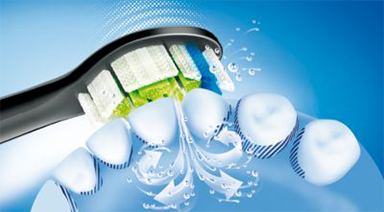 Důkladně čistí Philips Sonicare DiamondClean - sonická technologie